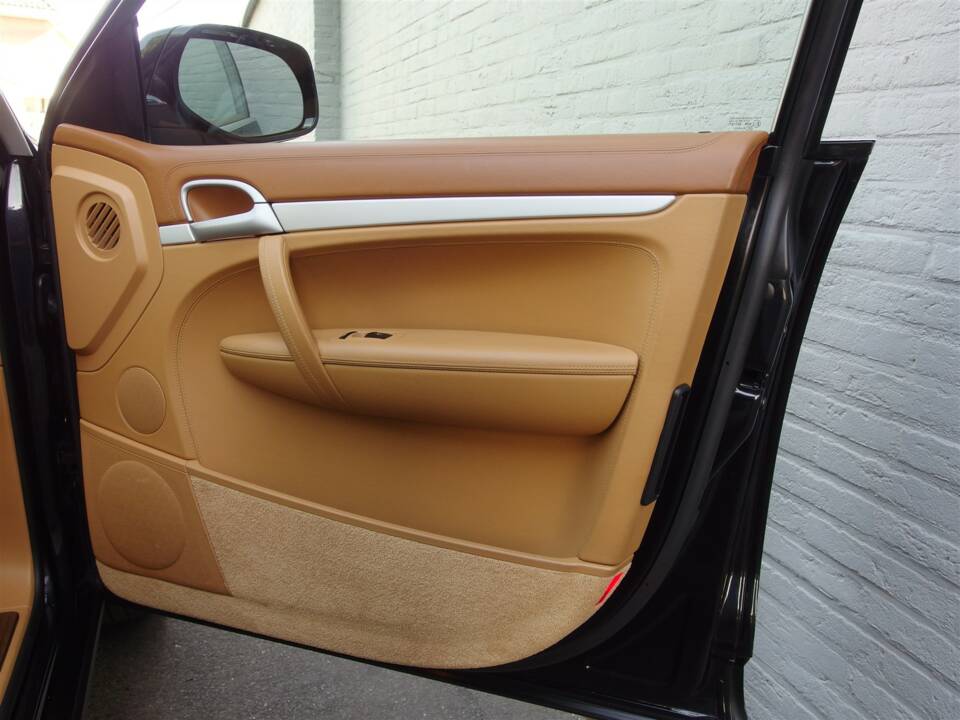 Image 59/93 of Porsche Cayenne Turbo (2007)
