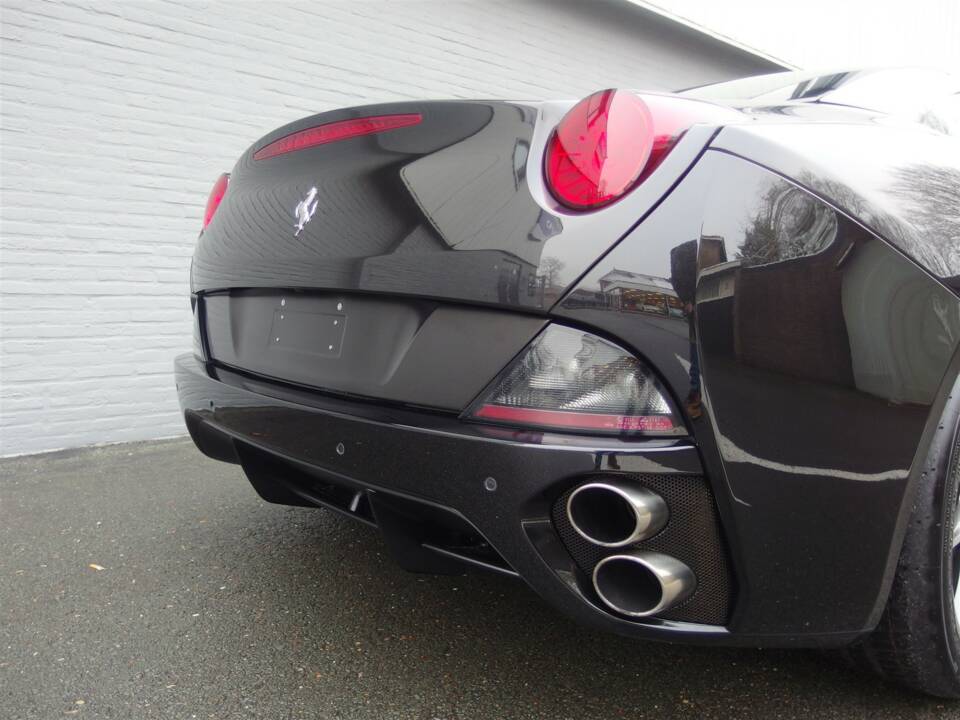 Image 11/99 of Ferrari California (2010)