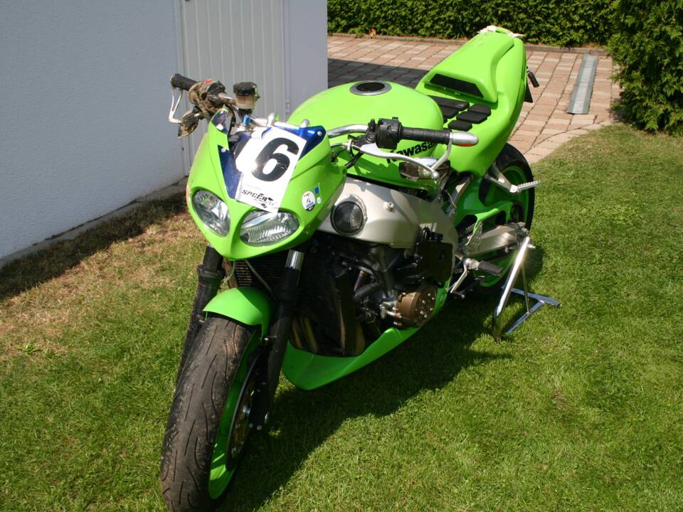 Image 2/5 of Kawasaki ZX-9R (2001)