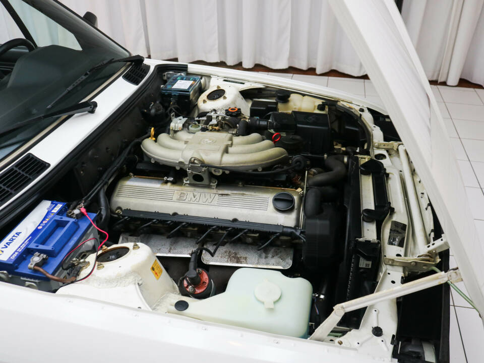 Imagen 12/22 de BMW 325i (1989)