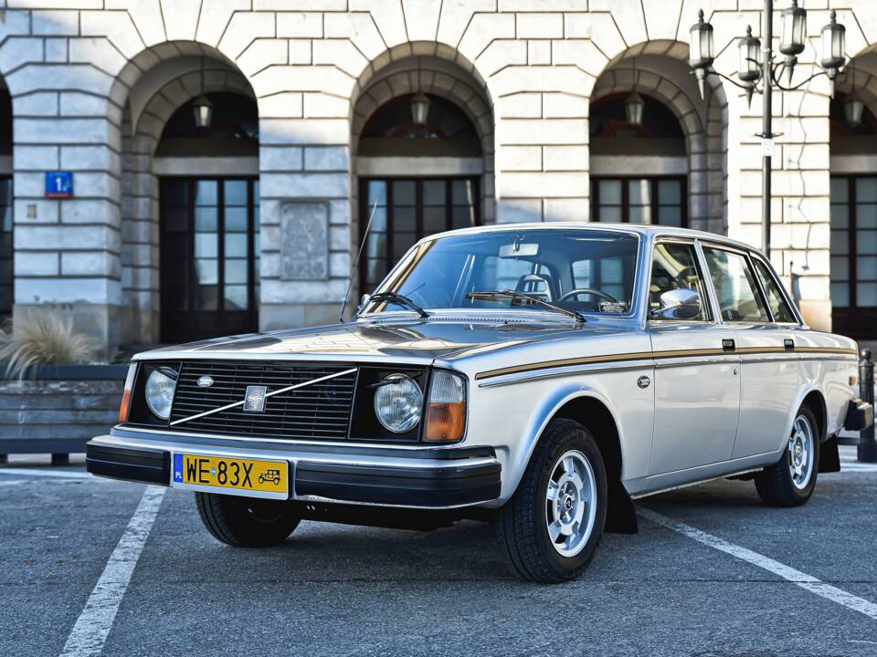 Image 9/38 de Volvo 244 DLS (1977)