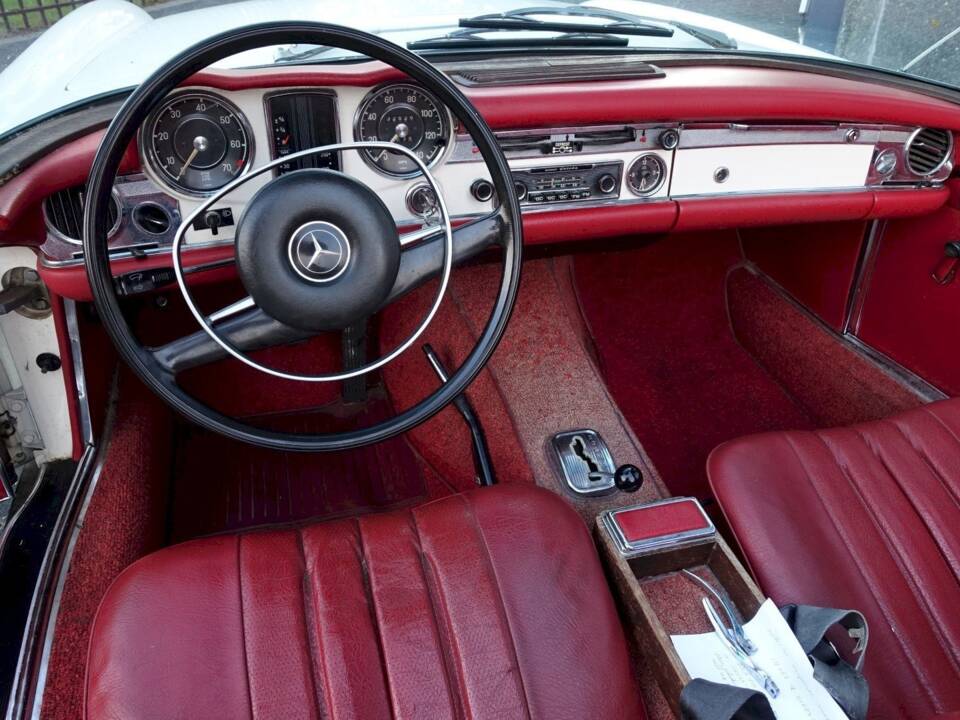 Image 26/37 of Mercedes-Benz 280 SL (1970)