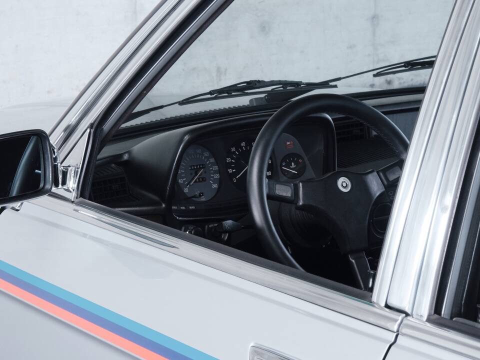 Bild 39/50 von BMW M 535i (1979)