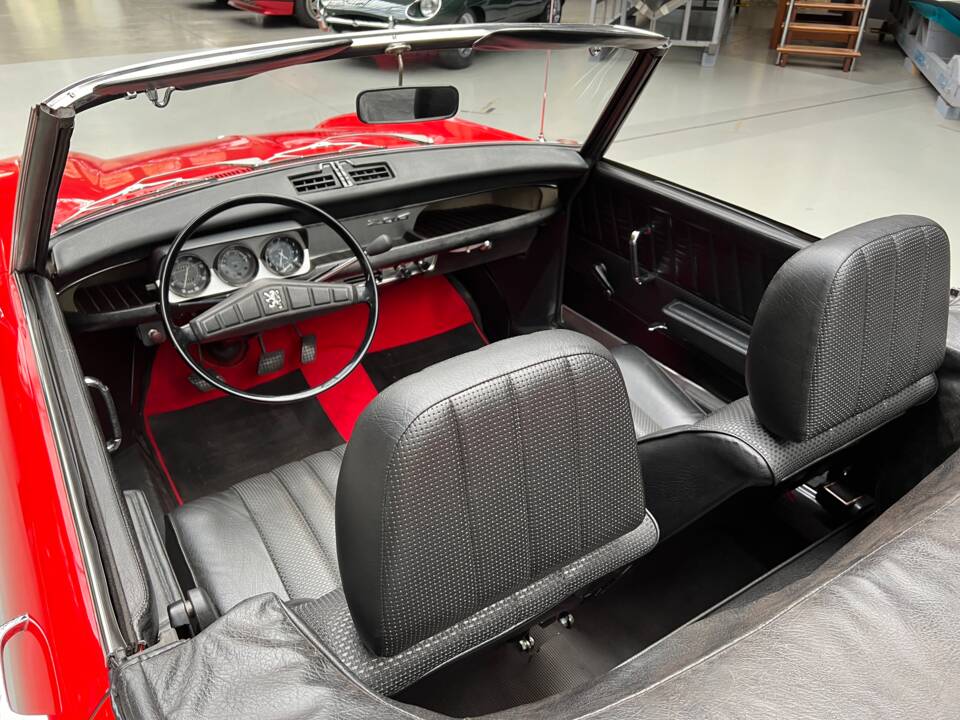 Image 18/39 of Peugeot 204 Convertible (1968)