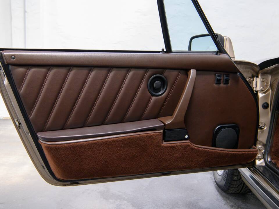 Image 12/36 of Porsche 911 Carrera 3.2 (1984)
