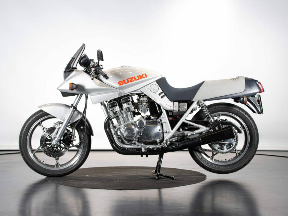 Immagine 1/50 di Suzuki GSX 750S Katana (1982)