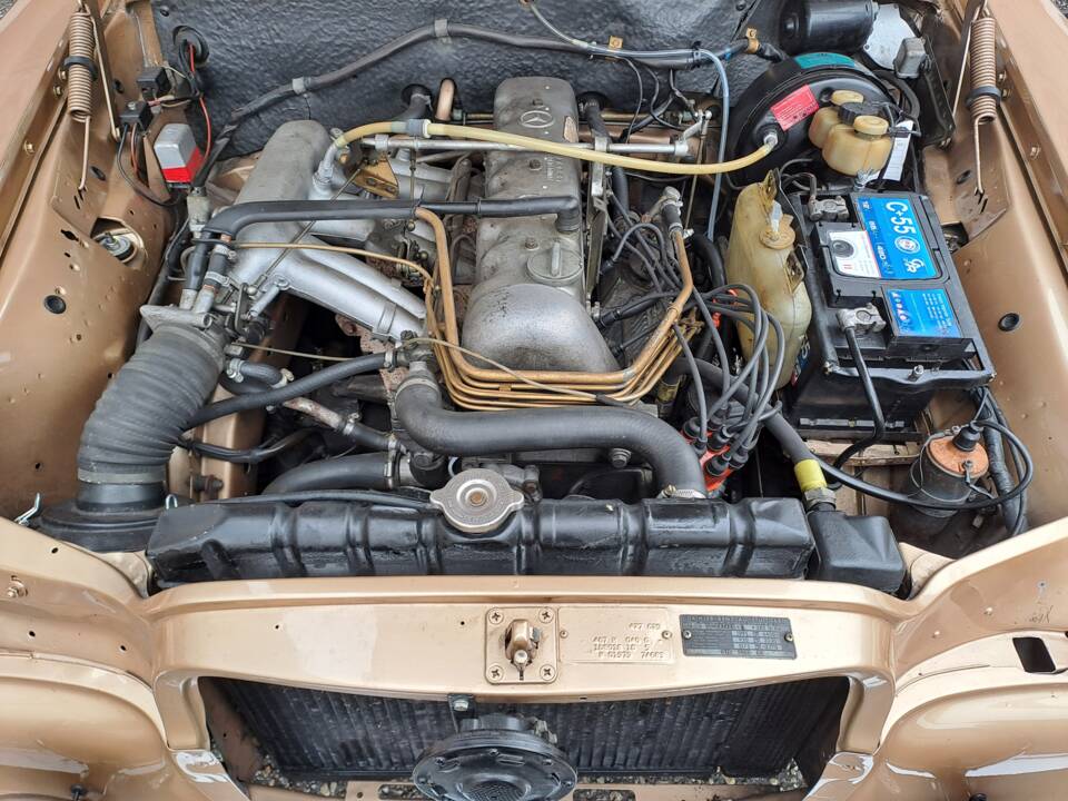 Image 9/73 of Mercedes-Benz 280 SE (1971)