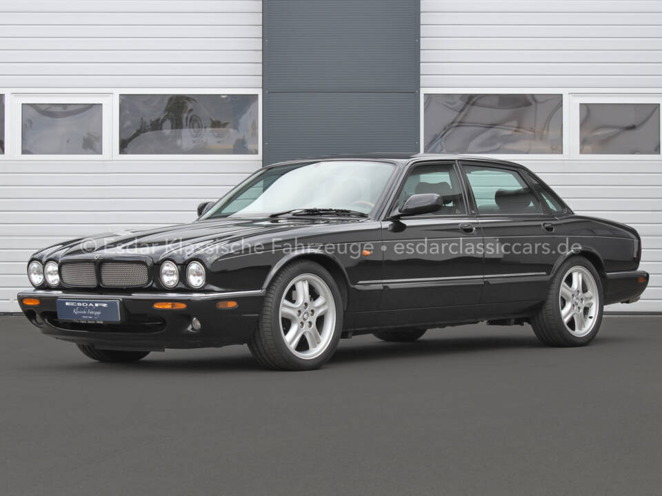 Image 1/29 de Jaguar XJR 4.0 (1998)