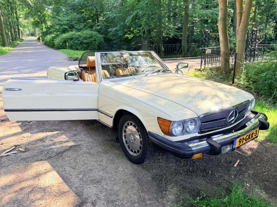 Image 4/8 de Mercedes-Benz 380 SL (1983)