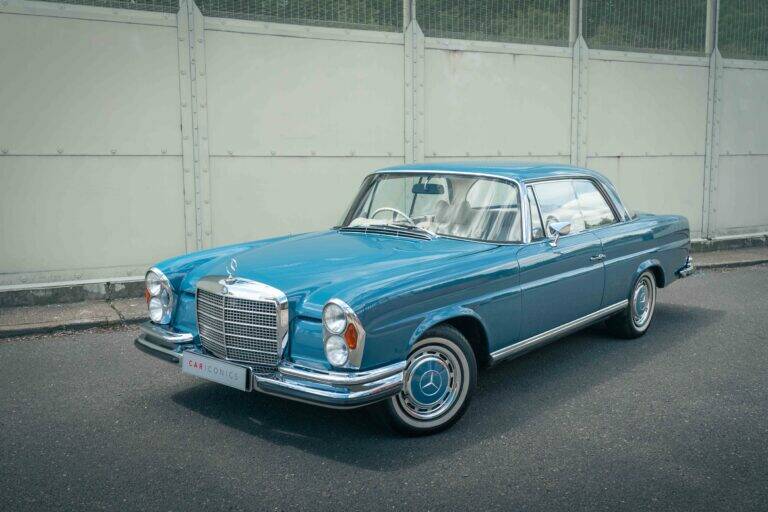 Image 2/54 of Mercedes-Benz 280 SE 3,5 (1968)