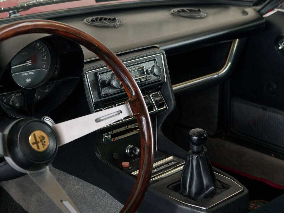 Image 34/50 of Alfa Romeo Montreal (1973)