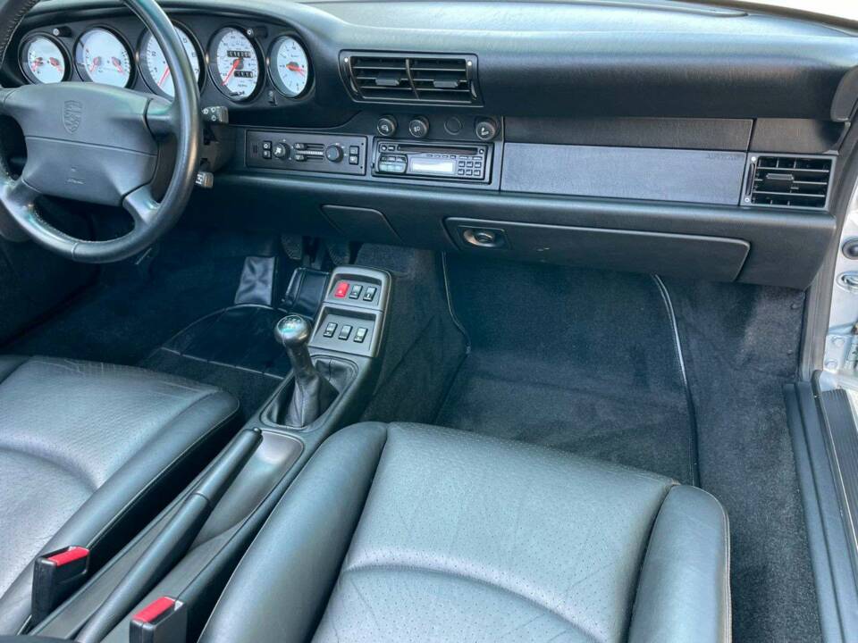 Image 18/19 of Porsche 911 Carrera (1995)