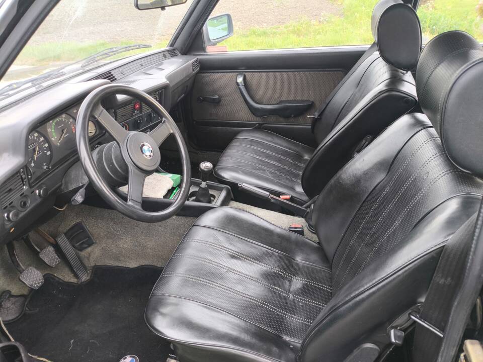 Image 6/22 of BMW 323i (1982)