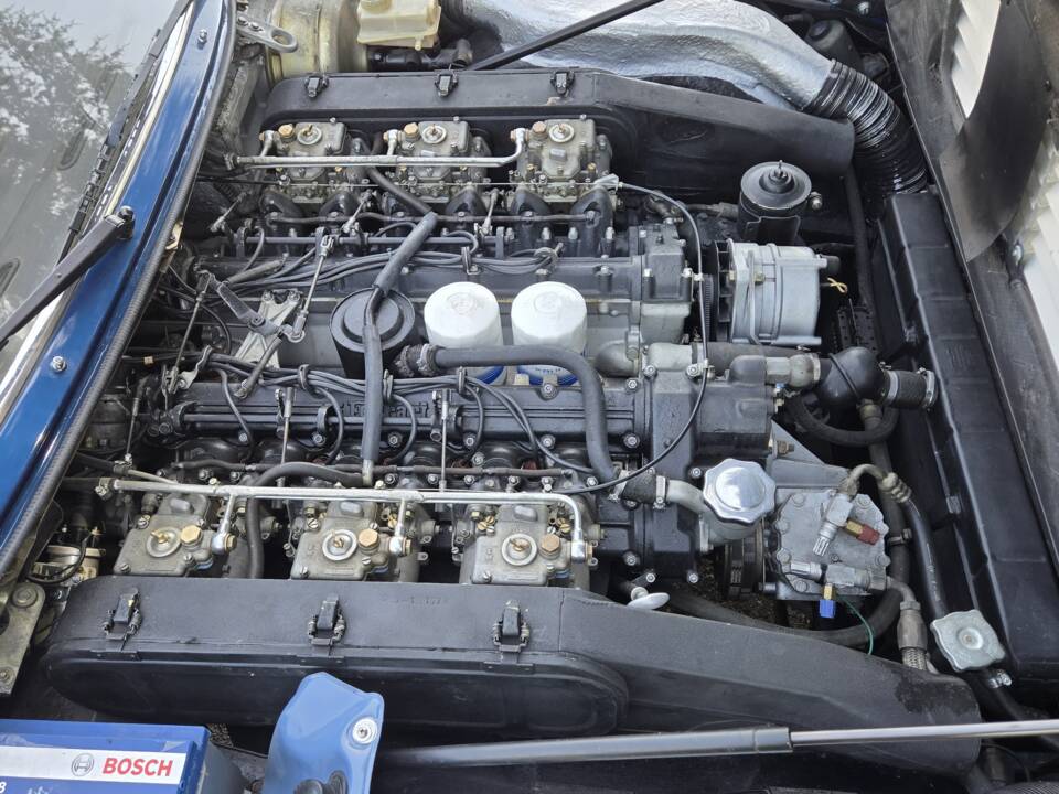 Image 76/77 of Ferrari 365 GT4 2+2 (1975)