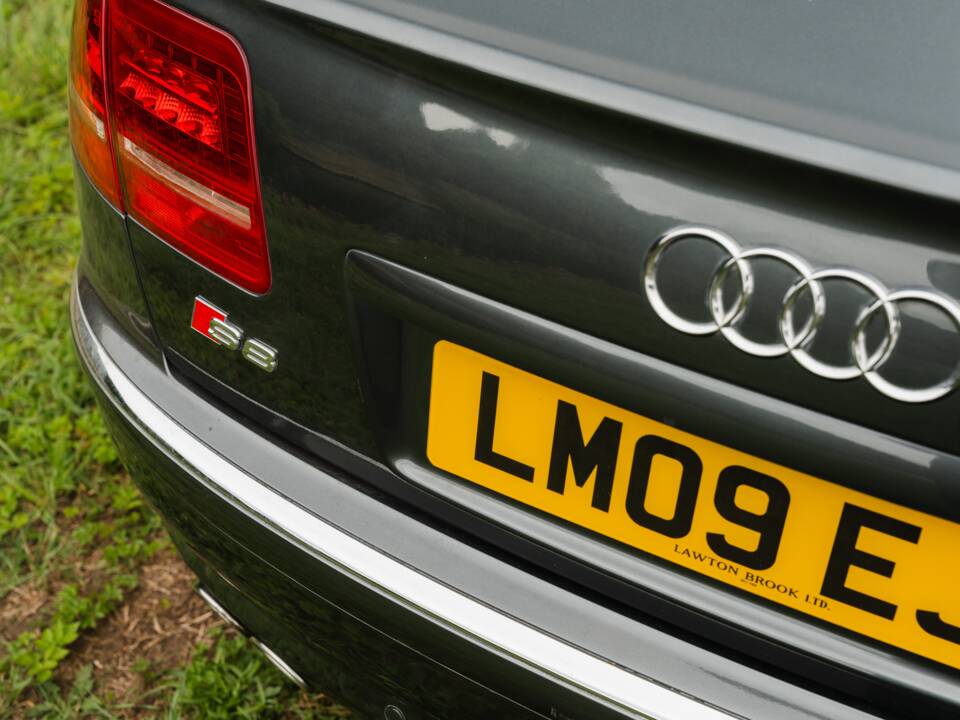 Bild 9/24 von Audi S8 V10 (2009)