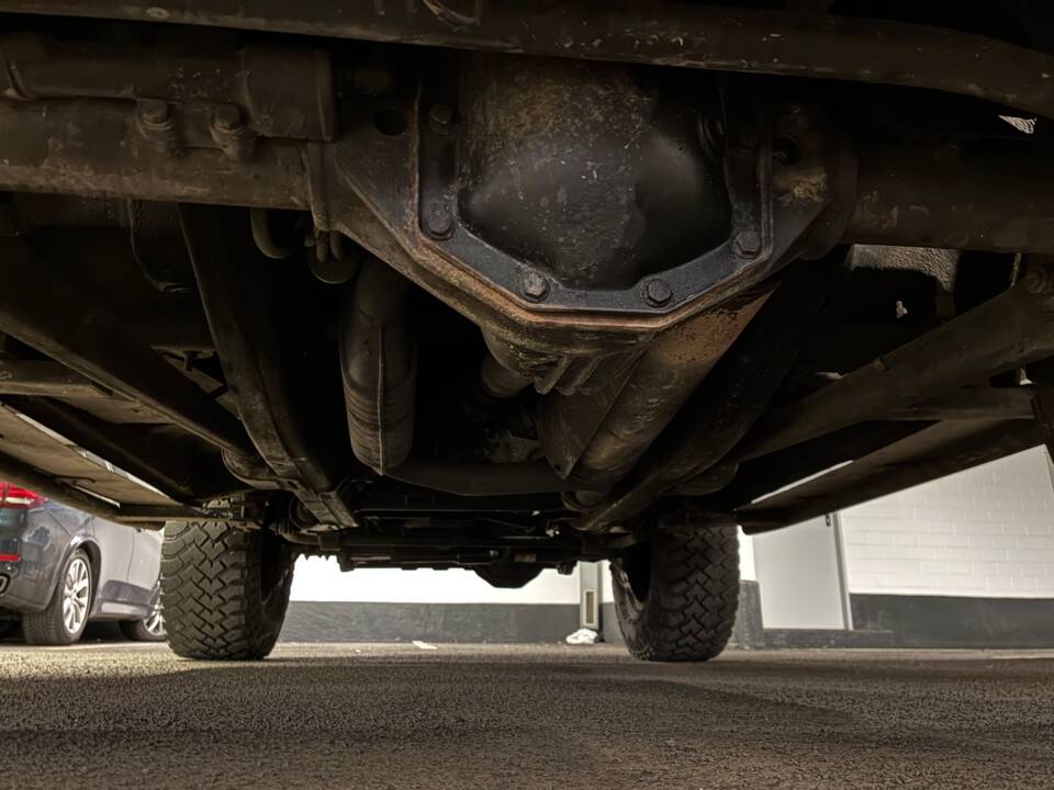 Immagine 15/23 di Mercedes-Benz 230 GE (SWB) (1987)