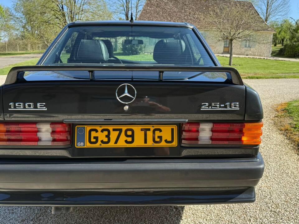 Bild 3/5 von Mercedes-Benz 190 E 2.5-16 (1990)