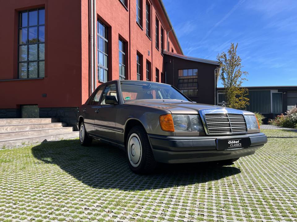 Bild 9/30 von Mercedes-Benz 200 (1987)