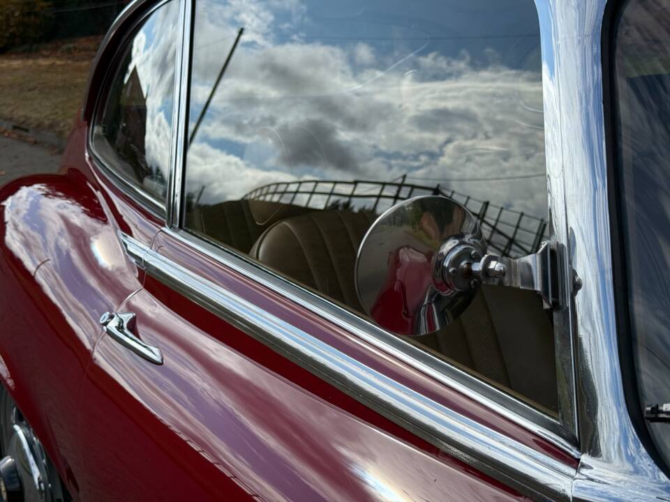 Bild 9/21 von Jaguar E-Type V12 (2+2) (1971)