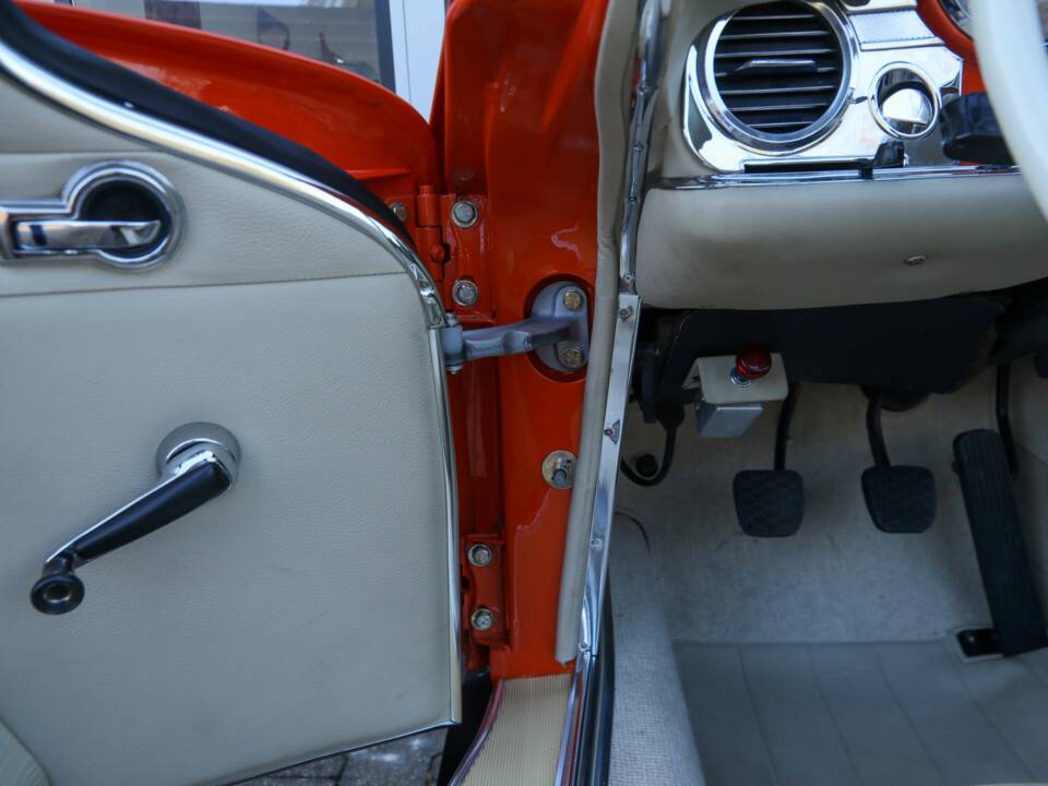 Image 15/50 of Mercedes-Benz 230 SL (1964)