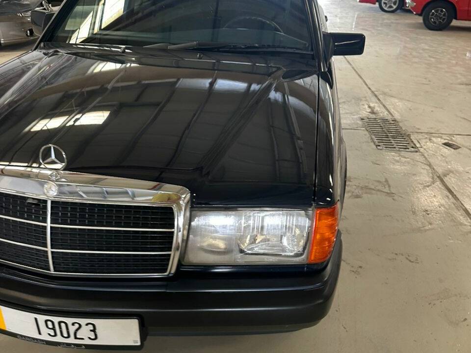 Imagen 43/69 de Mercedes-Benz 190 E (1988)
