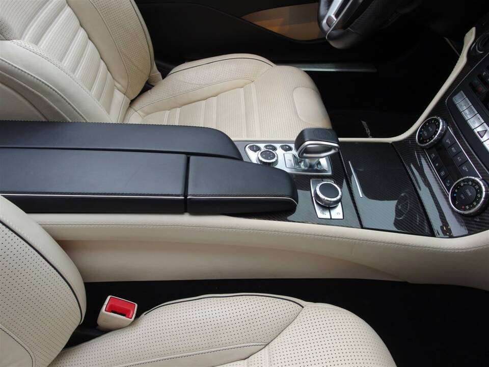 Image 48/99 of Mercedes-Benz SL 63 AMG (2012)