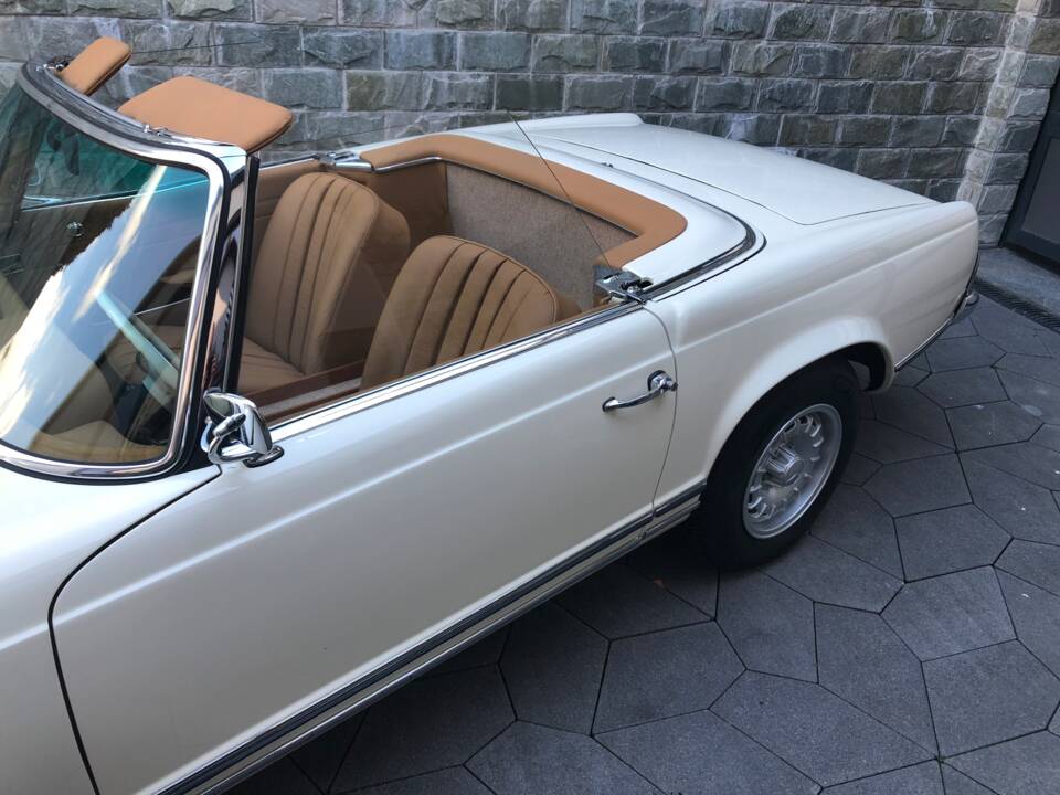 Image 38/43 of Mercedes-Benz 230 SL (1967)