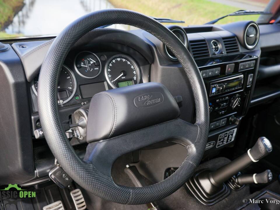 Image 9/41 of Land Rover Defender (2016)