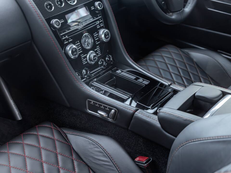Afbeelding 50/69 van Aston Martin DBS (2012)