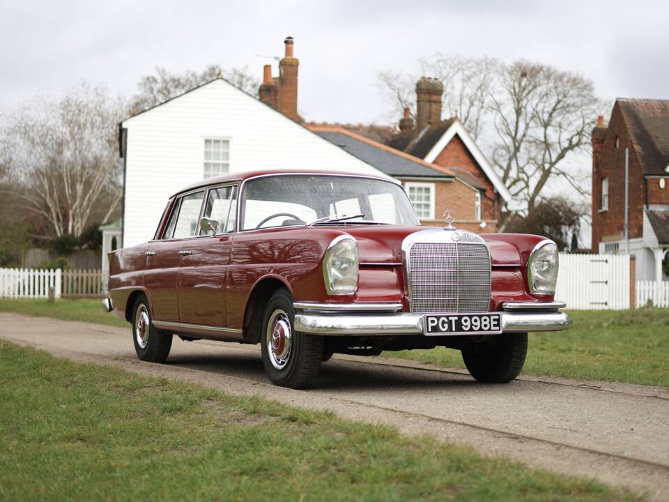 Image 8/50 of Mercedes-Benz 220 (1967)