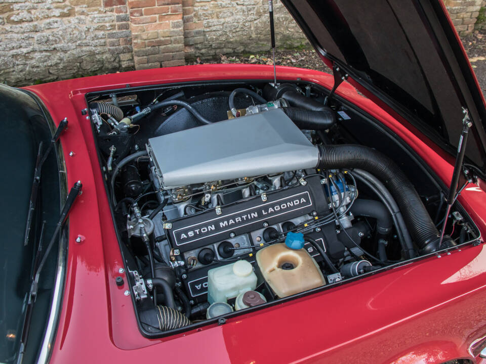 Afbeelding 14/24 van Aston Martin V8 Vantage X-Pack (1989)