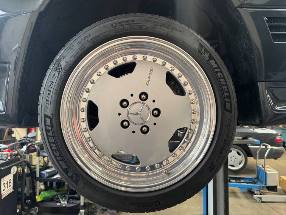 Imagen 28/46 de Mercedes-Benz 500 SL 6.0 AMG (1992)