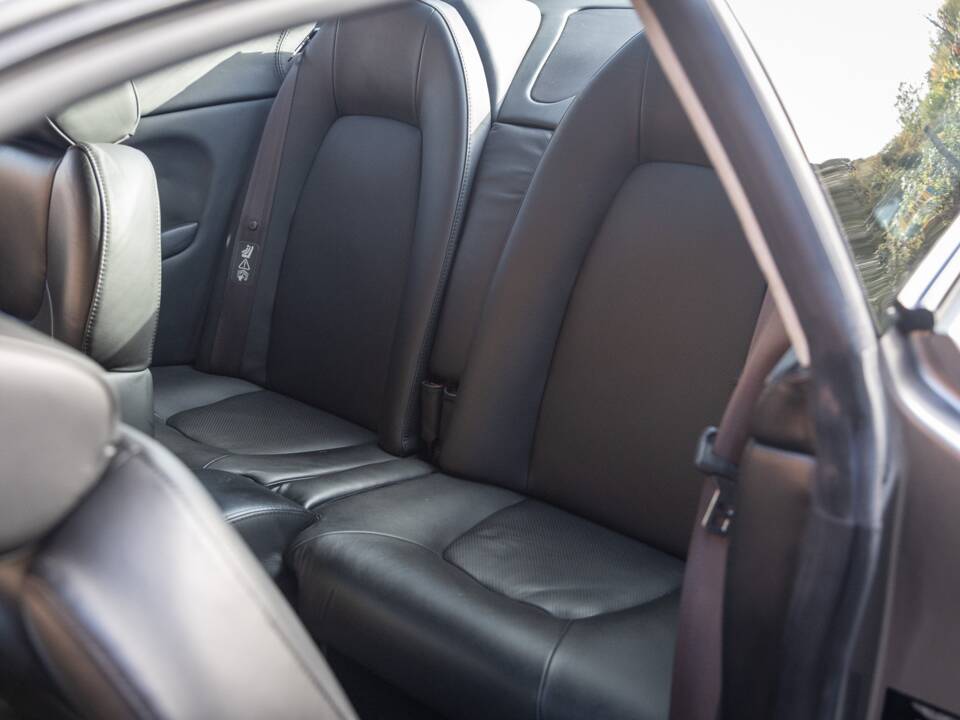 Image 29/30 of Aston Martin V12 Vanquish (2002)