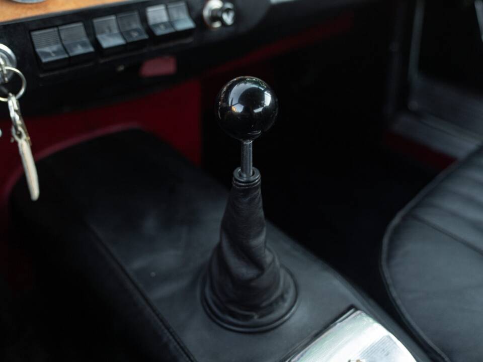 Afbeelding 46/50 van Ferrari 330 GT 2+2 (1964)