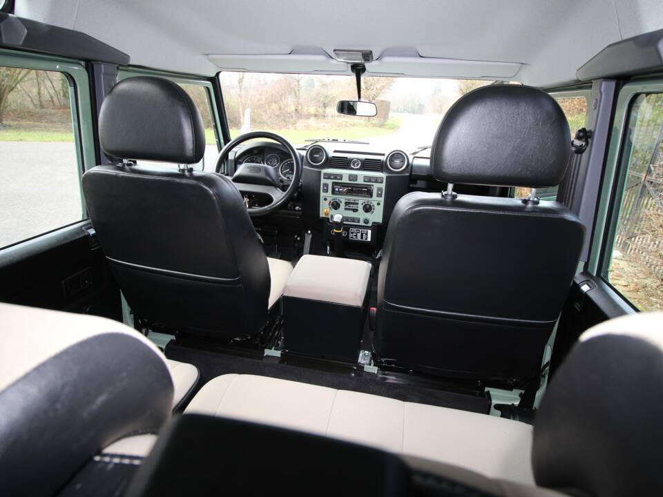 Bild 12/24 von Land Rover Defender 110 Heritage (2015)