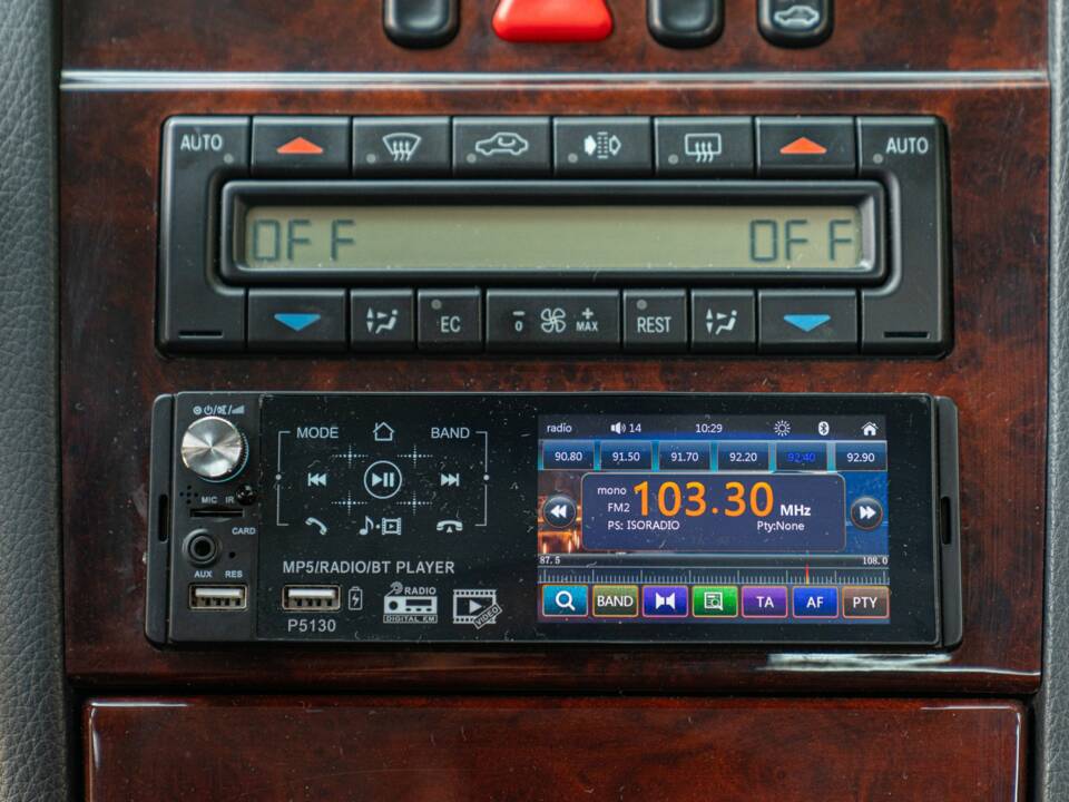 Image 35/50 of Mercedes-Benz E 430 (2000)