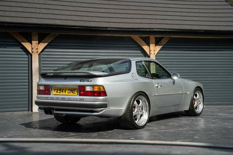 Immagine 24/50 di Porsche 944 Turbo (1990)
