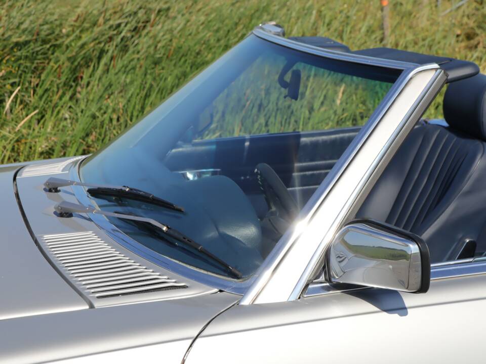 Image 43/50 de Mercedes-Benz 560 SL (1988)