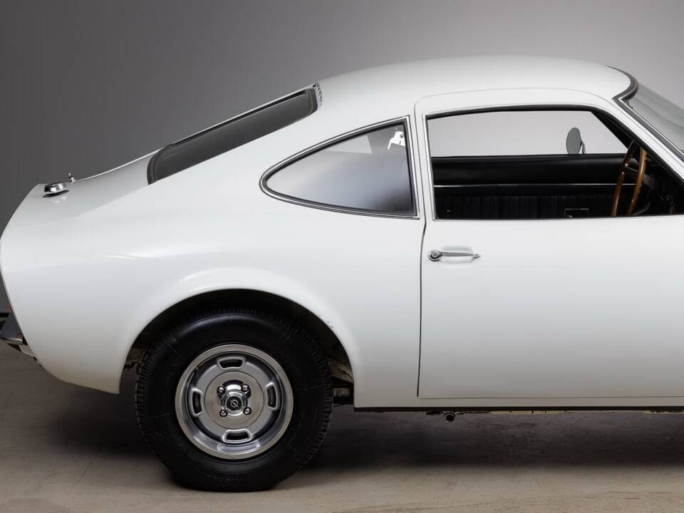 Image 7/34 of Opel GT 1900 (1969)