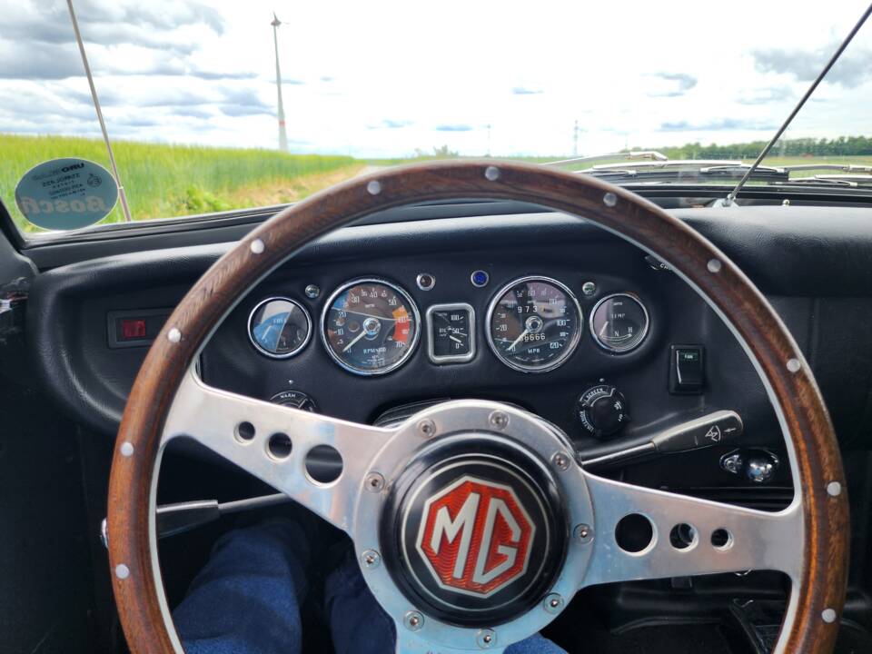 Image 21/55 of MG MGB (1969)