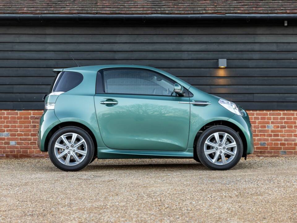 Image 2/50 of Aston Martin Cygnet (2013)