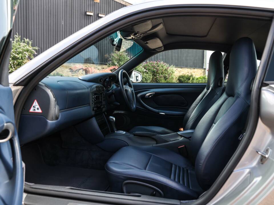 Image 22/32 of Porsche 911 Carrera (1998)