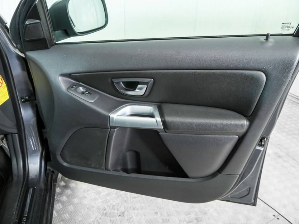 Image 30/43 of Volvo XC90 2.5T (2005)