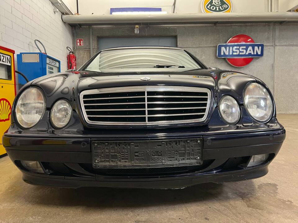 Image 4/17 of Mercedes-Benz CLK 320 (2001)