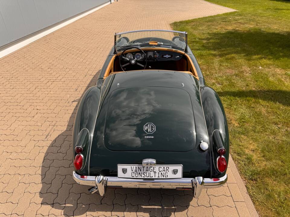 Image 28/79 of MG MGA 1600 (1961)
