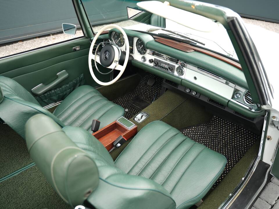 Image 12/50 de Mercedes-Benz 280 SL (1968)