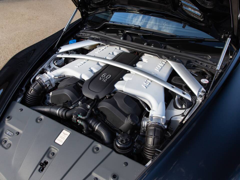 Bild 9/68 von Aston Martin V12 Vantage S (2018)