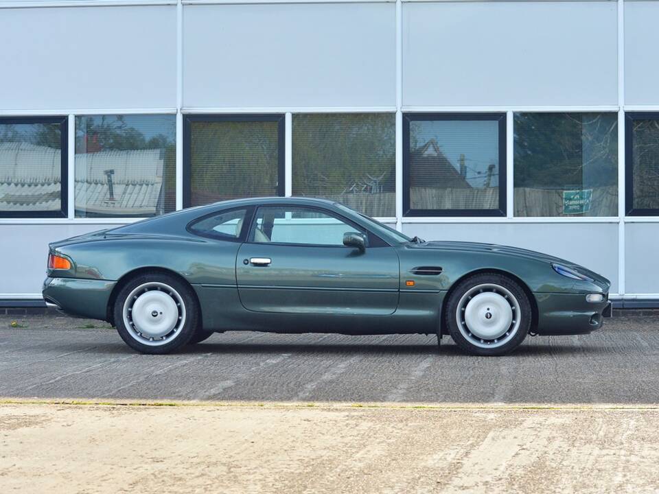 Imagen 2/18 de Aston Martin DB 7 (1995)