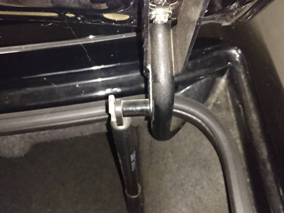 Bild 8/9 von BMW 325i (1990)