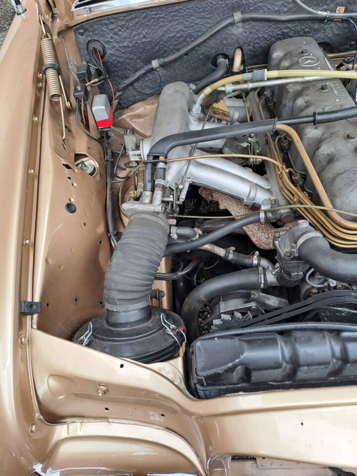 Image 55/73 of Mercedes-Benz 280 SE (1971)